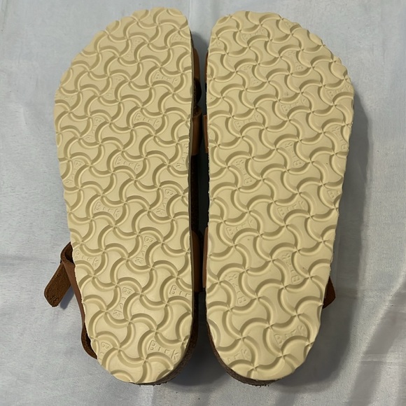 NWOT BIRKENSTOCK STRAPPY SANDALS - Picture 7 of 7